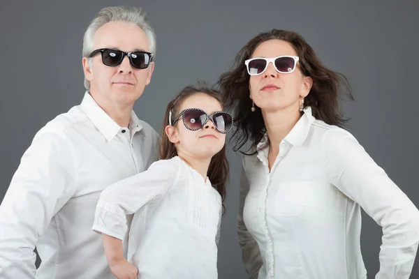 Familie van vader, moeder en dochter. — Stockfoto