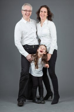 Aile babası, annesi ve kızı.