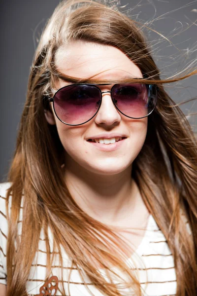 Pretty brunette teenage girl. — Stock Photo, Image