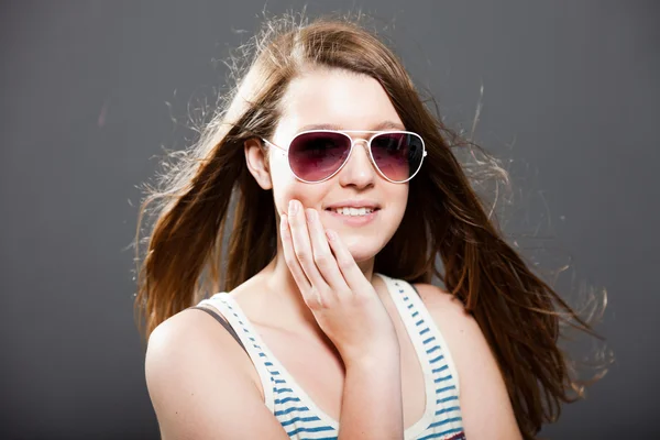 Menina adolescente morena bonita . — Fotografia de Stock