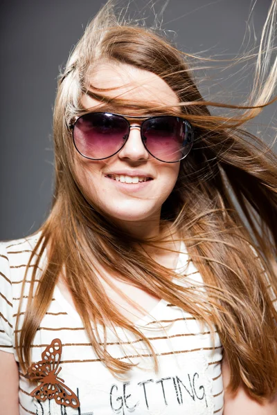 Menina adolescente morena bonita . — Fotografia de Stock