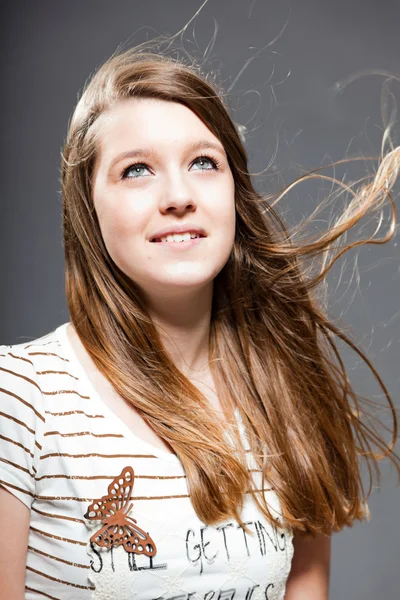 Pretty brunette teenage girl. — Stock Photo, Image