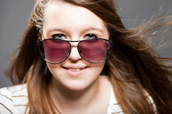 Pretty brunette teenage girl. — Stock Photo, Image