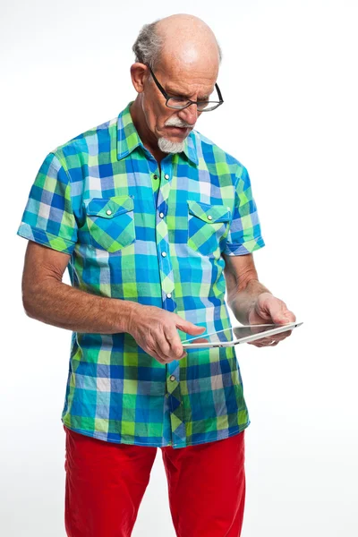 Студийный портрет активного пожилого хорошо одетого пенсионера . — стоковое фото
