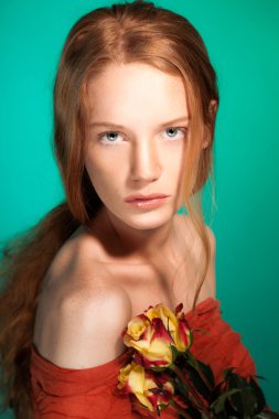 Kızıl saçlı kadın moda Güzellik Portresi.