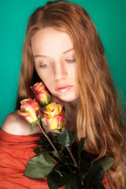 Kızıl saçlı kadın moda Güzellik Portresi.