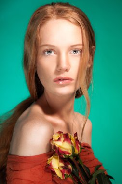 Kızıl saçlı kadın moda Güzellik Portresi.