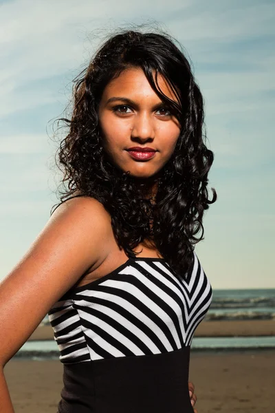 Pretty indian girl with long hair on the beach in summer. — Stock Photo, Image