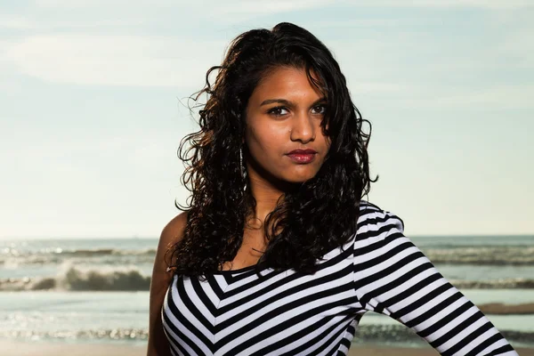 Pretty indian girl with long hair on the beach in summer. — Stock Photo, Image