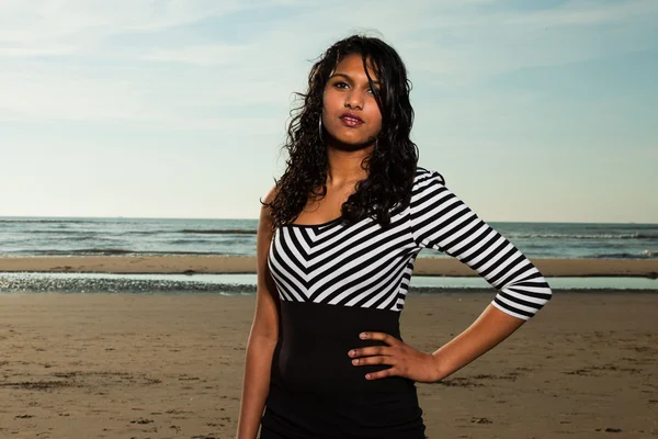 Pretty indian girl with long hair on the beach in summer. — Stock Photo, Image