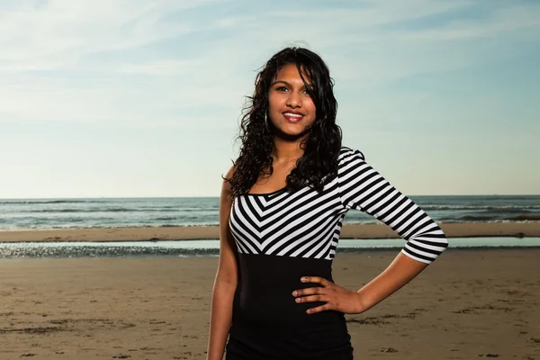 Pretty indian girl with long hair on the beach in summer. — Stock Photo, Image