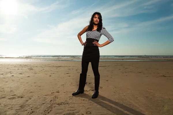 Pretty indian girl with long hair on the beach in summer. — Stock Photo, Image