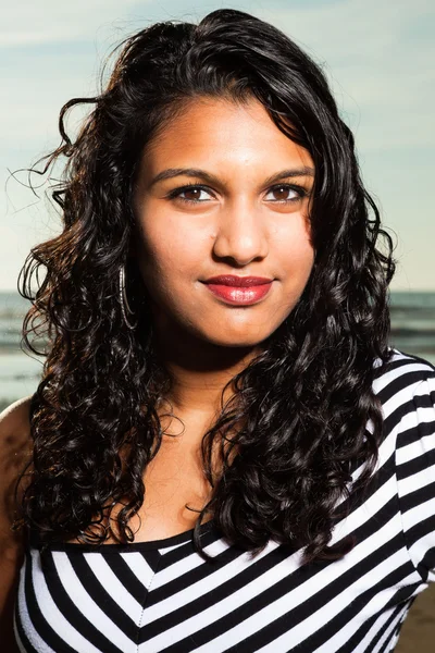 Pretty indian girl with long hair on the beach in summer. — Stock Photo, Image