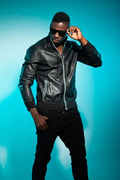 Cool urban stylish black american man. Fashion studio shot. — Stock Photo, Image