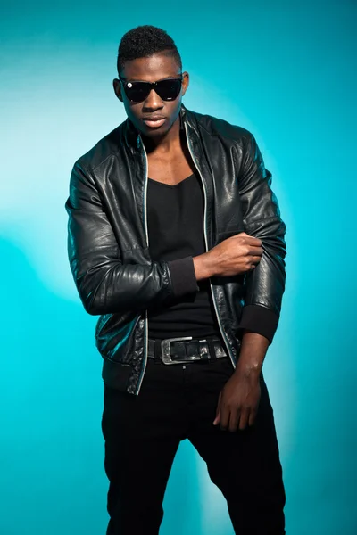 Cool urban stylish black american man. Fashion studio shot. — Stock Photo, Image