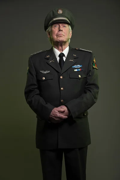 General militar de Estados Unidos en uniforme. Retrato de estudio . —  Fotos de Stock