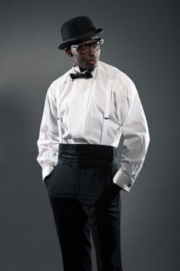 Vintage siyah Amerikalı adam şapka takım. moda studio vurdu