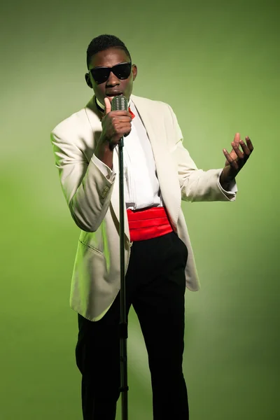 Singing black american man in suit wearing sunglasses. Vintage. — Stock Photo, Image