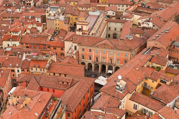 Staden bologna fåglar Visa. hustaken. Italien. Europa. — Stockfoto