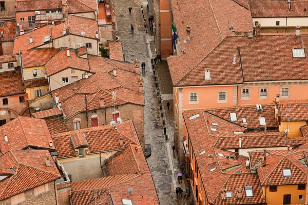 Bologna kuşların görünümü şehri. çatılar. İtalya. Avrupa. — Stok fotoğraf