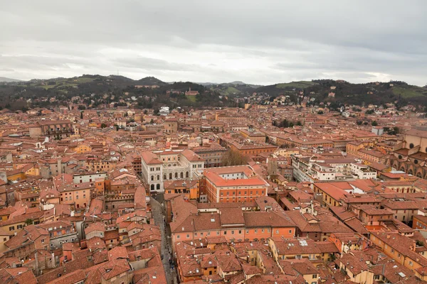 Bologna kuşların görünümü şehri. çatılar. İtalya. Avrupa. — Stok fotoğraf