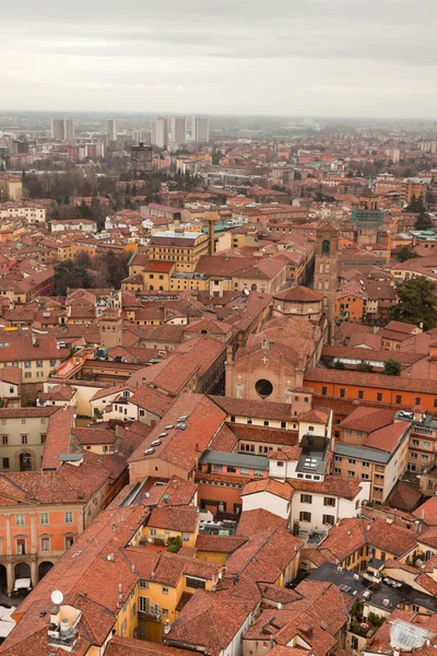 Bologna kuşların görünümü şehri. çatılar. İtalya. Avrupa. — Stok fotoğraf