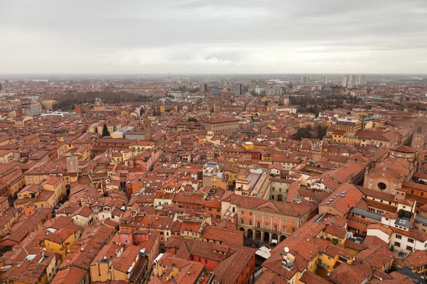 Bologna kuşların görünümü şehri. çatılar. İtalya. Avrupa. — Stok fotoğraf