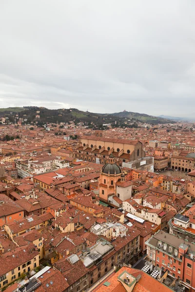 Город Болонья с видом на птиц. На крышах. Италия. Европа . — стоковое фото