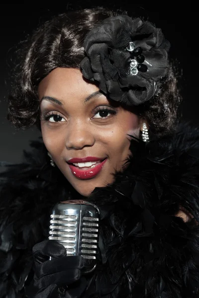 Klasik caz kadının şarkı. siyah Afrikalı-Amerikalı. — Stok fotoğraf