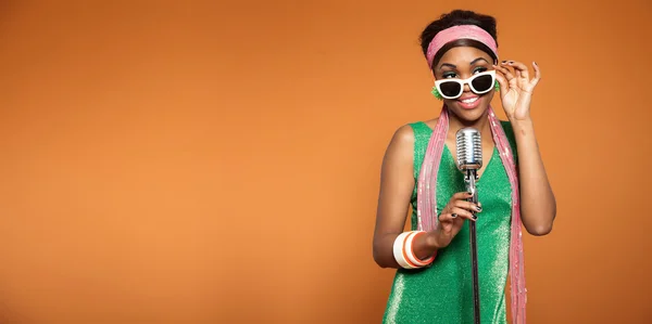 Vintage soul funk woman singing. Black african american. Copy sp — Stock Photo, Image