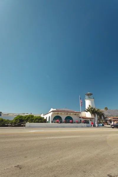 Lighthouse of Santa Barbara with american flag and blue sky. Cal — Stock Photo, Image