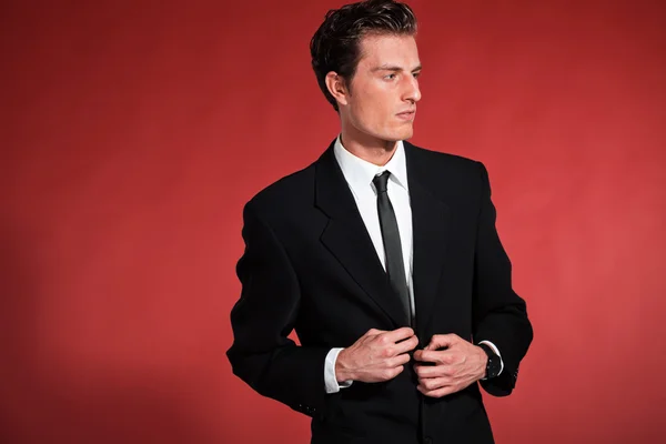 Homem de moda dos anos cinquenta vintage com terno preto e gravata. Estúdio — Fotografia de Stock