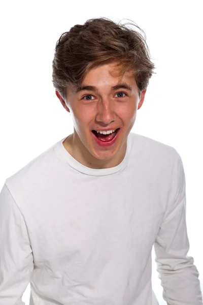 Joven hombre casual sonriente con camisa blanca aislada en blanco . —  Fotos de Stock