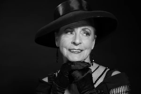 Vintage glamour studio portrait of senior woman. Black and white — Stock Photo, Image