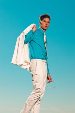 50s Vintage moda erkek ile beyaz holding elbise yaz bir