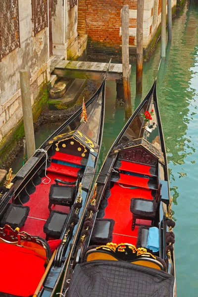 Venedik gondol tekneler yakın çekim. Venedik. İtalya. — Stok fotoğraf