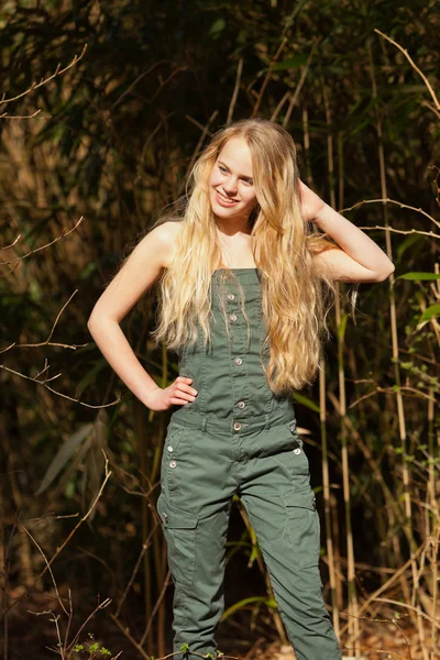 Funny happy young blonde girl in green park. — Stock Photo, Image