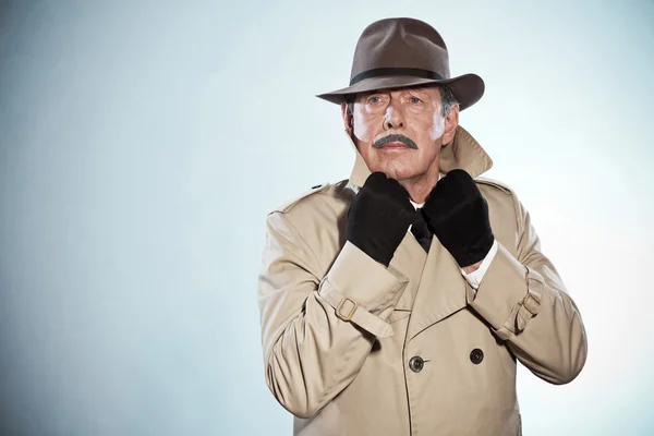 Vintage detective man with mustache and hat. Wearing raincoat. S — Stock Photo, Image