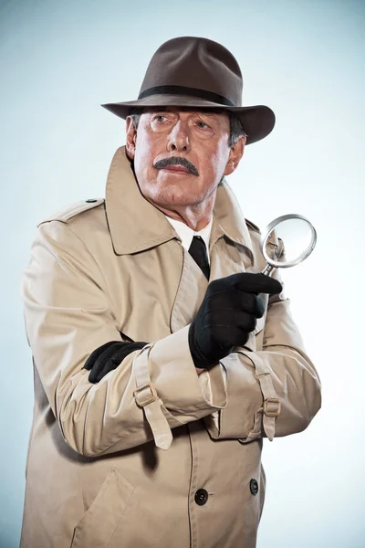 Retro detective man with mustache and hat. Holding magnifying gl — Stock Photo, Image