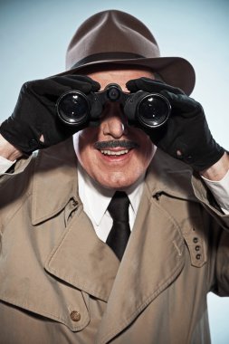 Vintage Dedektif bıyık ve şapkalı. binocul arıyor