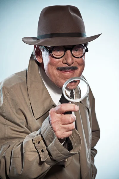 Vintage detective with mustache and hat. Looking through magnify — Stock Photo, Image