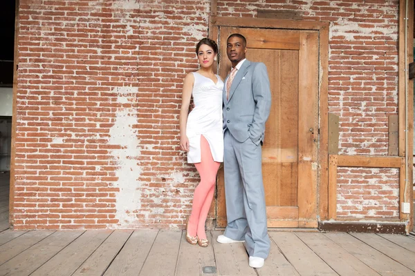 Vintage fashion romantic wedding couple in old urban building. M — Stock Photo, Image