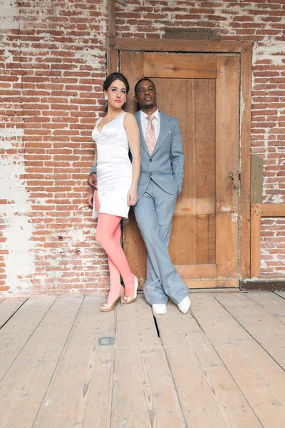 Vintage fashion romantic wedding couple in old urban building. M — Stock Photo, Image