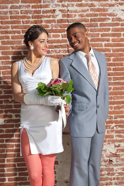 Vintage fashion romantic wedding couple in old urban building. H — Stock Photo, Image