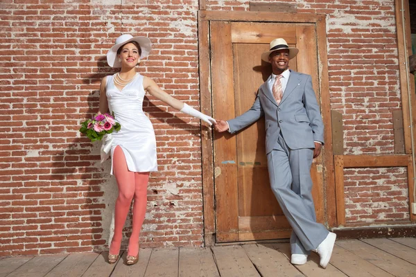 Vintage jazz fashion sexy wedding couple in old urban building. — Stock Photo, Image