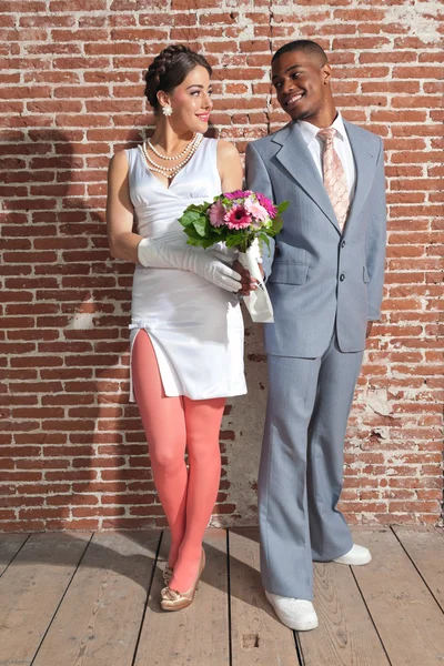 Vintage fashion romantic wedding couple in old urban building. H — Stock Photo, Image