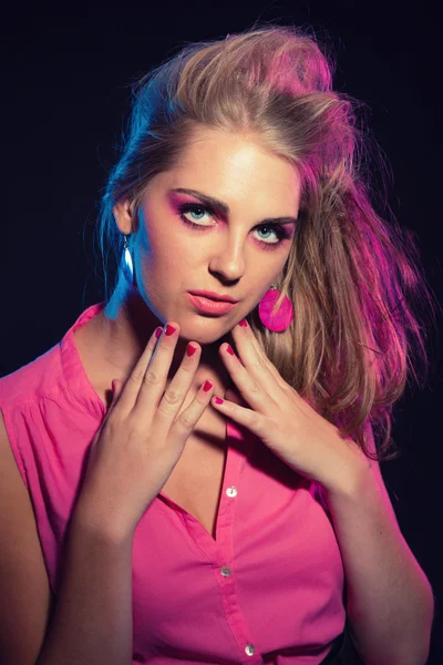 Sensual retro 80s fashion girl with pink dress and long blonde h — Stock Photo, Image