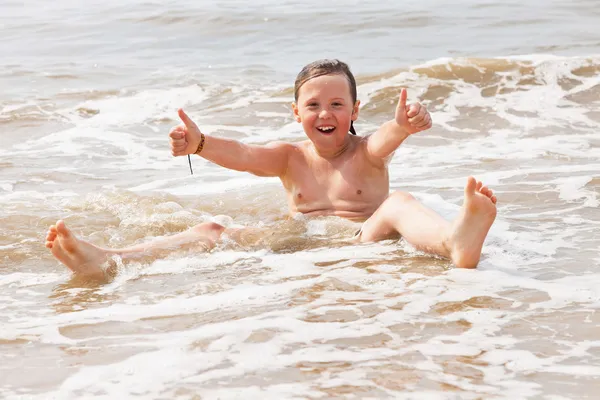 Kid boy having fun at the beach in the waves of the ocean. — Stock Photo, Image