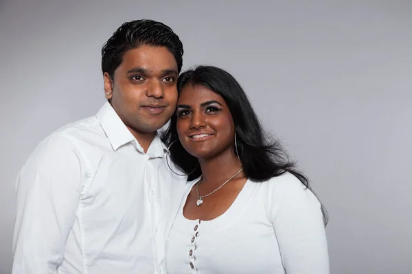 Young romantic indian couple. Wearing white shirt and jeans. Stu — Stock Photo, Image