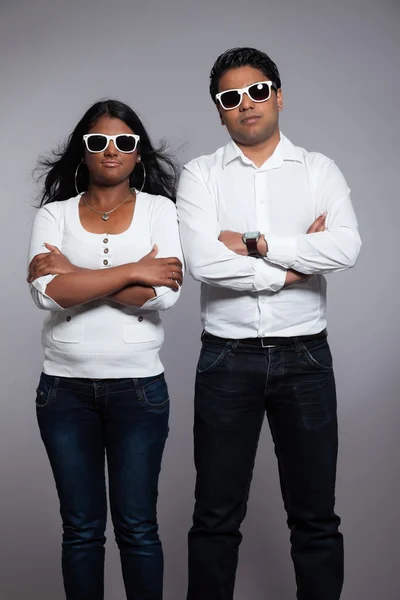 Young hip indian couple. Wearing white shirt and sunglasses. Stu — Stock Photo, Image